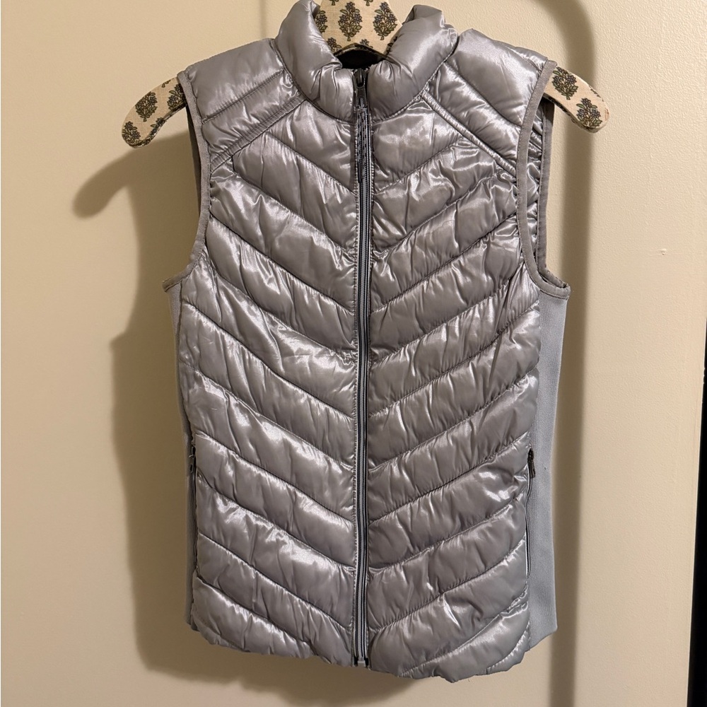 Gap Women's Silver Puffer Vest